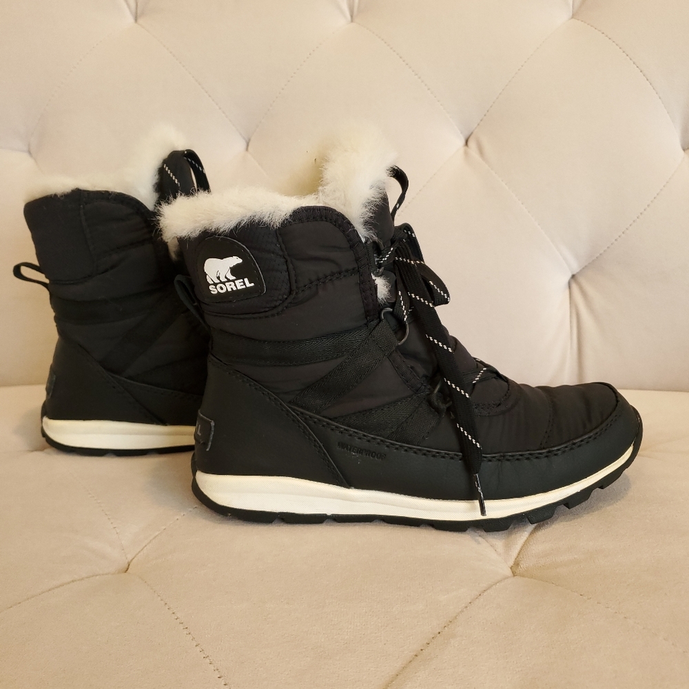 Sorel Womens Whitney short lace black waterproof snow boots Size 6